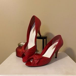 Precious Nine West pumps. Size 10M